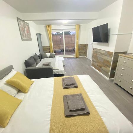 Gatwick Studio ฮอร์เลย์ ภายนอก รูปภาพ
